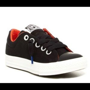 Boys Converse Black Size 5